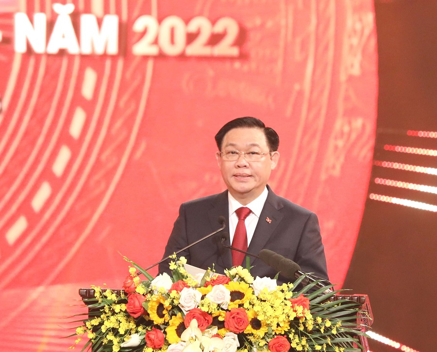 Chủ tịch Quốc hội Vương Đình Huệ phát biểu tại Lễ công bố và trao Giải báo chí toàn quốc về xây dựng Đảng (mang tên Búa liềm vàng) lần thứ VII - năm 2022.