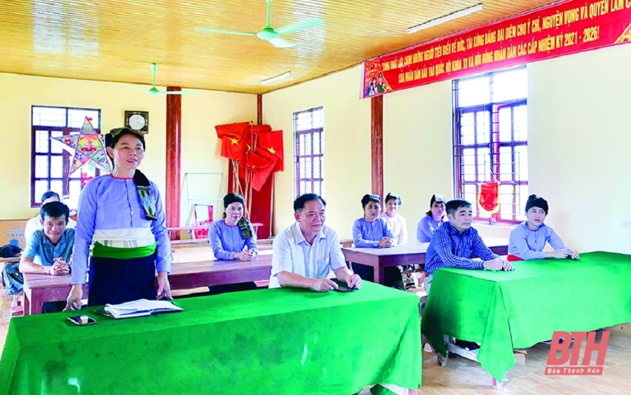Một buổi sinh hoạt chi bộ bàn về công tác phát triển đảng viên mới tại thôn Thông, xã Xuân Chinh (Thường Xuân).