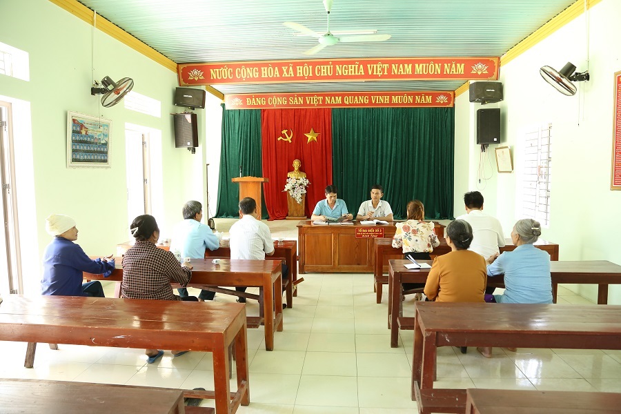 Một buổi sinh hoạt theo chuyên đề của chi bộ thôn 3, xã Vân Sơn (Triệu Sơn) bàn giải pháp về tạo nguồn phát triển đảng viên mới.