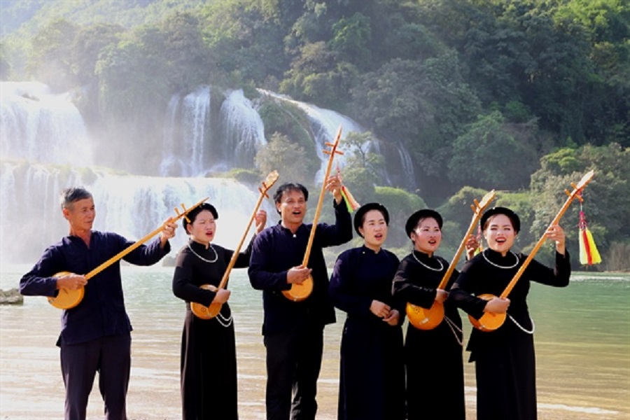 Các nghệ nhân CLB hát Then đàn Tính xã Đàm Thủy với nhiều hoạt động gìn giữ những giá trị truyền thống.