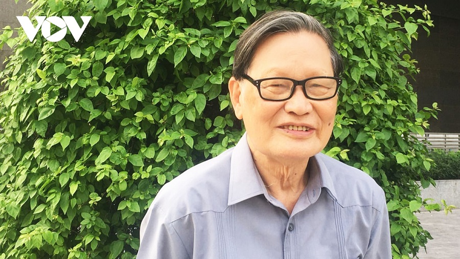 PGS. Trần Đình Huỳnh, nghiên cứu viên cấp cao, nguyên Viện trưởng Viện Xây dựng Đảng.