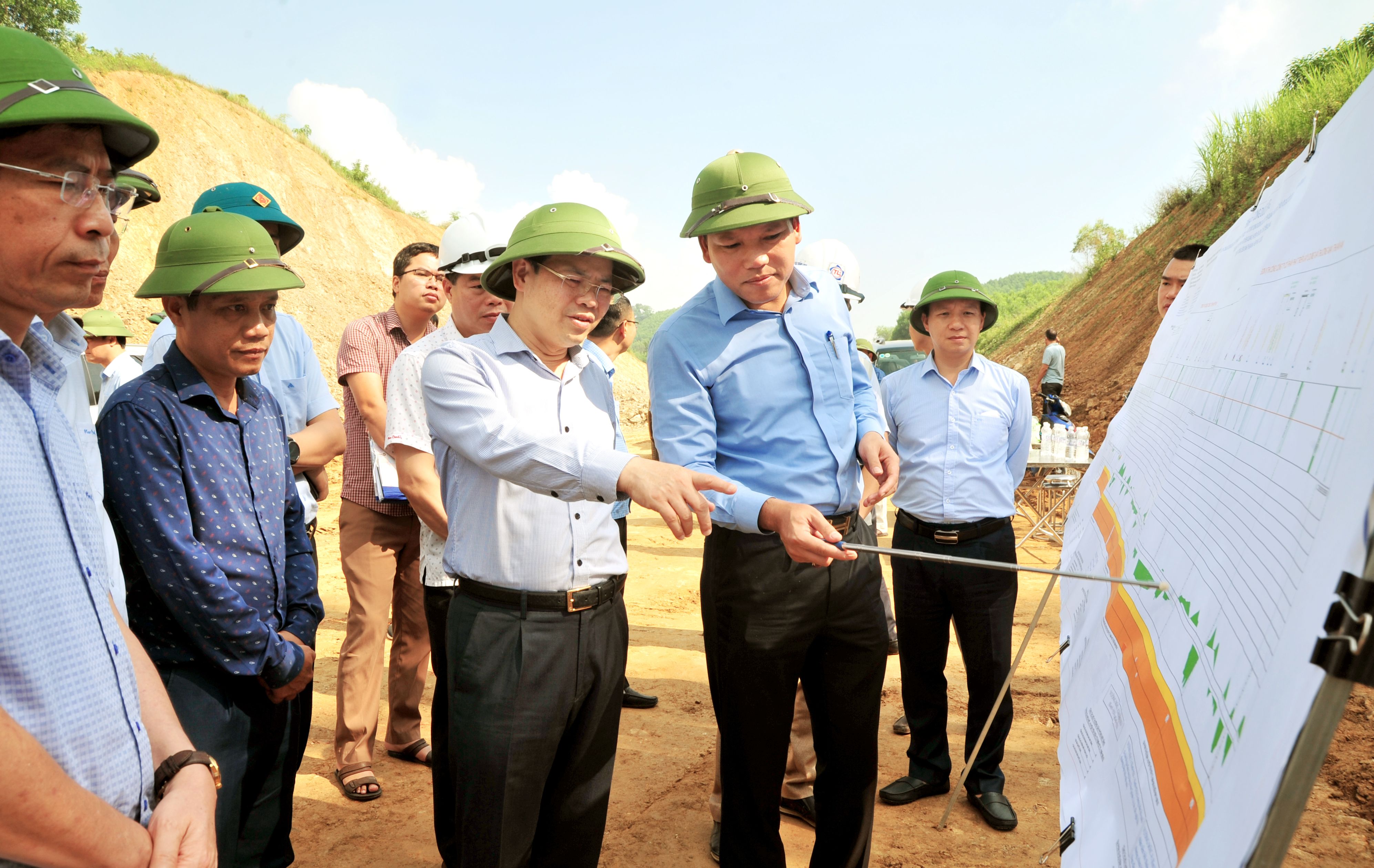 Lãnh đạo tỉnh Tuyên Quang kiểm tra tiến độ xây dựng đường cao tốc Tuyên Quang – Phú Thọ.